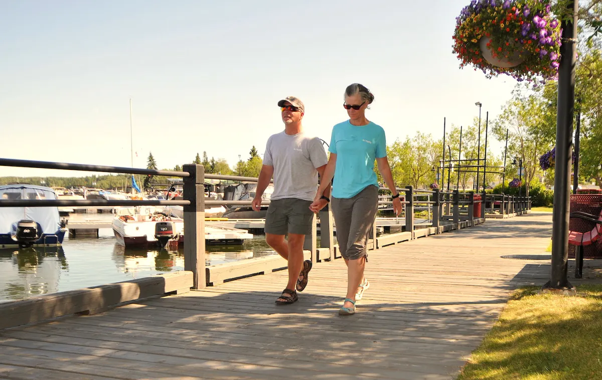 A couple walks through the town of Cold Lake