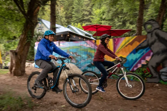 Biking Frog Peak Cafe Crescent Valley BC Dave Heath